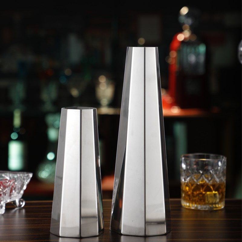 Stainless steel KTV octagonal wine divider, bar Baijiu, spirits, red wine creative decanter, wine divider pot, wine tie pot Application Scenario