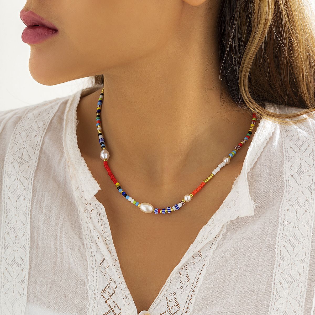 Retro woven beaded, colorful rice beads, bee, simple collarbone chain, versatile European and American, patchwork pearl ethnic necklace for women full figure