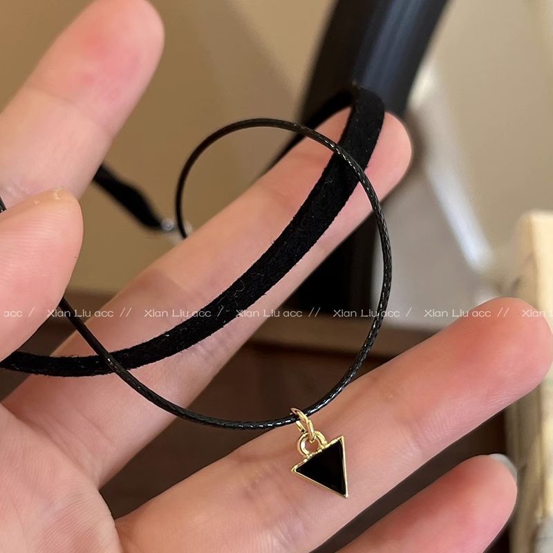 Black choker necklace, collar, collarbone chain, women's niche and simple design necklace, versatile and decorative wholesale Application Scenario
