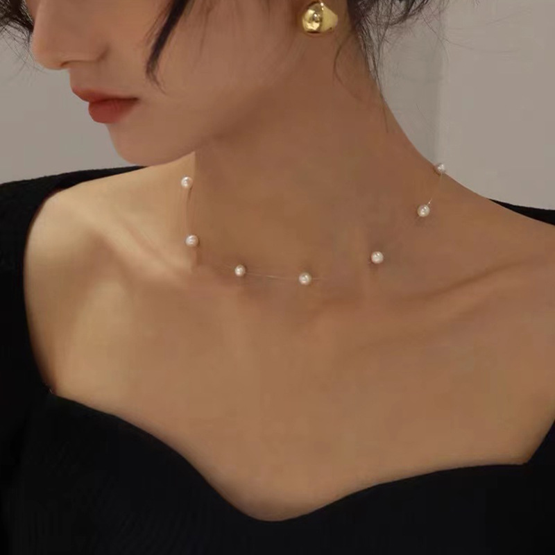 A versatile pearl collarbone chain necklace for women in summer, featuring a simple, light luxury and niche style, is a stylish and elegant neckband full figure