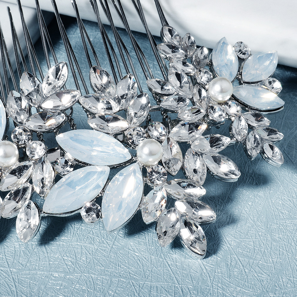 New cross-border Amazon hair accessories: rhinestone insert comb, Bohemian alloy diamond-encrusted comb, European and American bride accessories Application Scenario