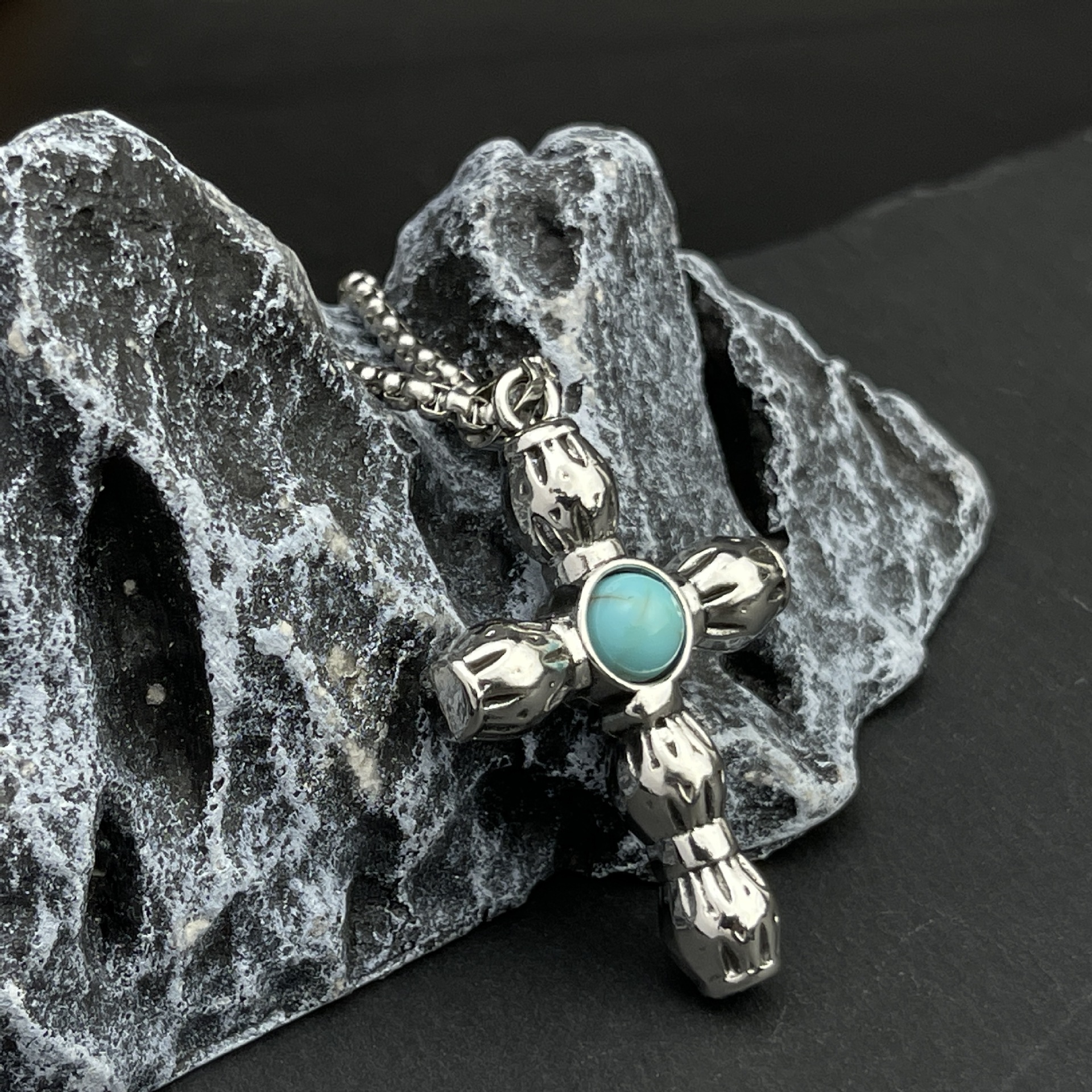 Wholesale of new Korean-style titanium steel hip-hop turquoise cross necklace, fashionable, individual and retro cross-shaped pendant full figure