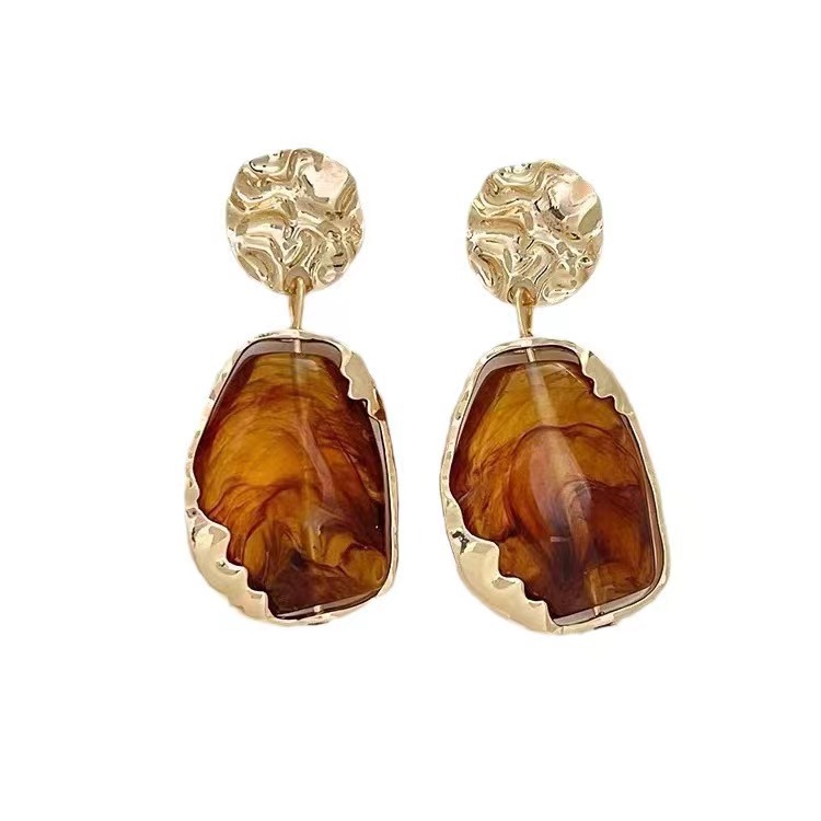 Retro court-style geometric resin earrings, 2025 new trendy, exquisite, light luxury, high-end and elegant stud earrings Item Picture