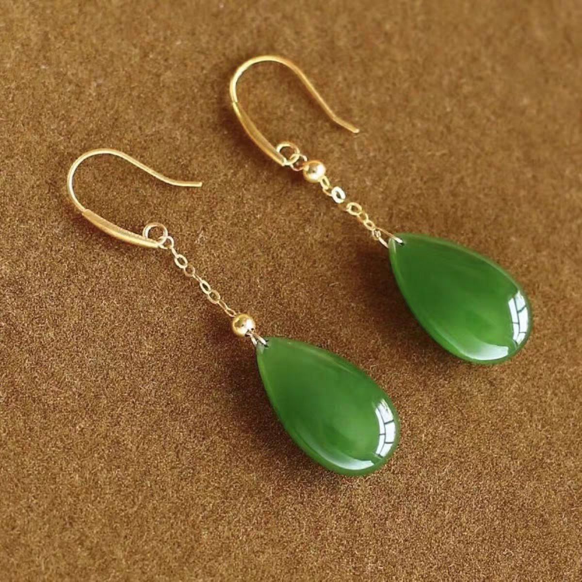 Chinese-style retro water drop jade earrings for women in 2025, high-end jade cheongsam earrings as a gift for mom full figure