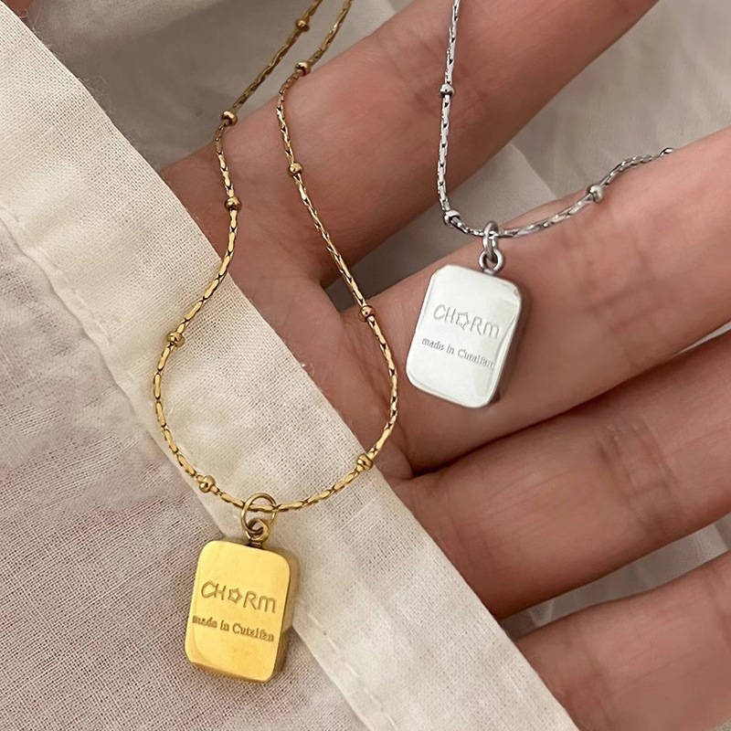 Golden pendant square brand necklace for women's Instagram cold style niche design collarbone chain 2023 new simple accessory details Picture