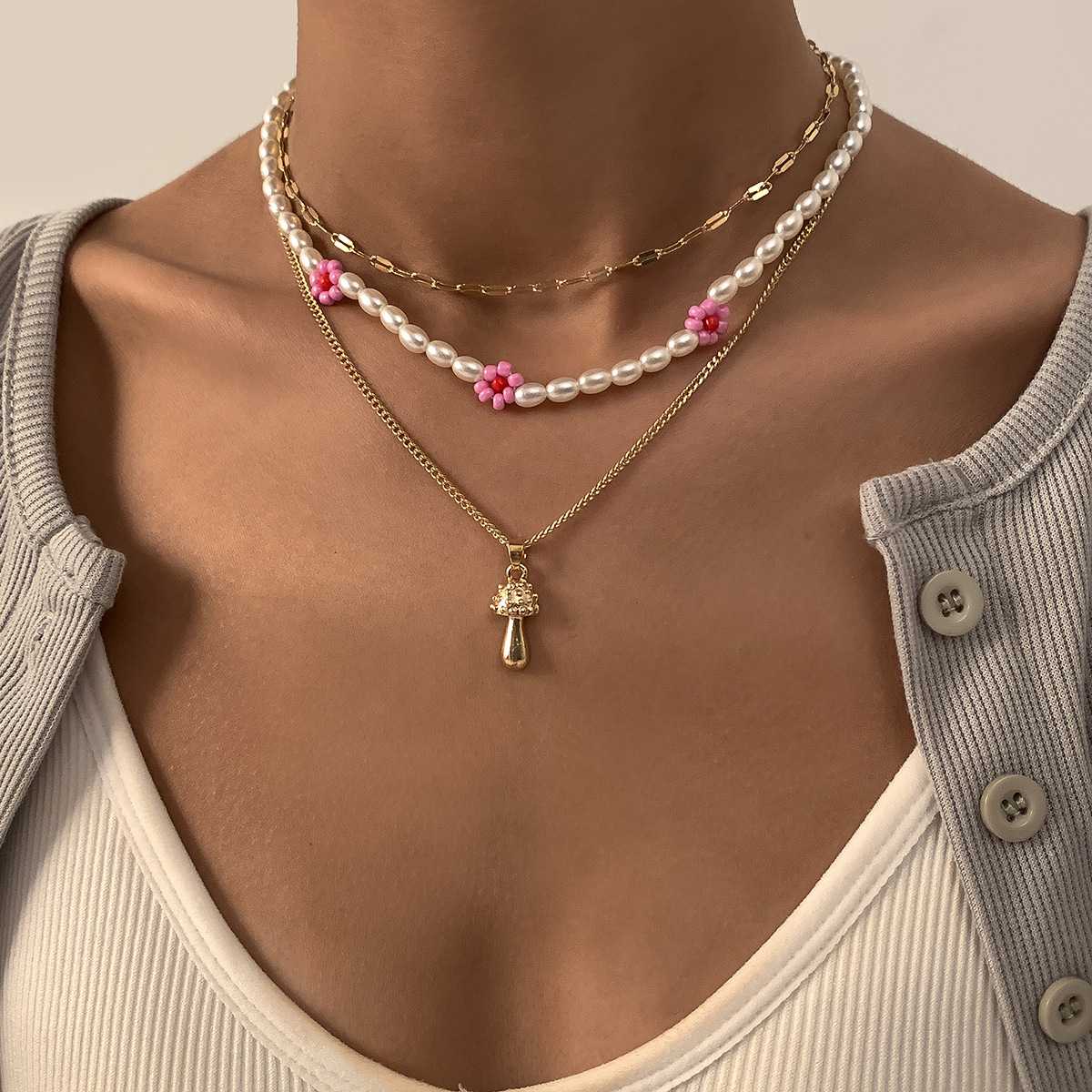 Creative alloy small mushroom pendant set necklace, retro and fashionable imitation pearl flower necklace, European and American cross-border jewelry full figure