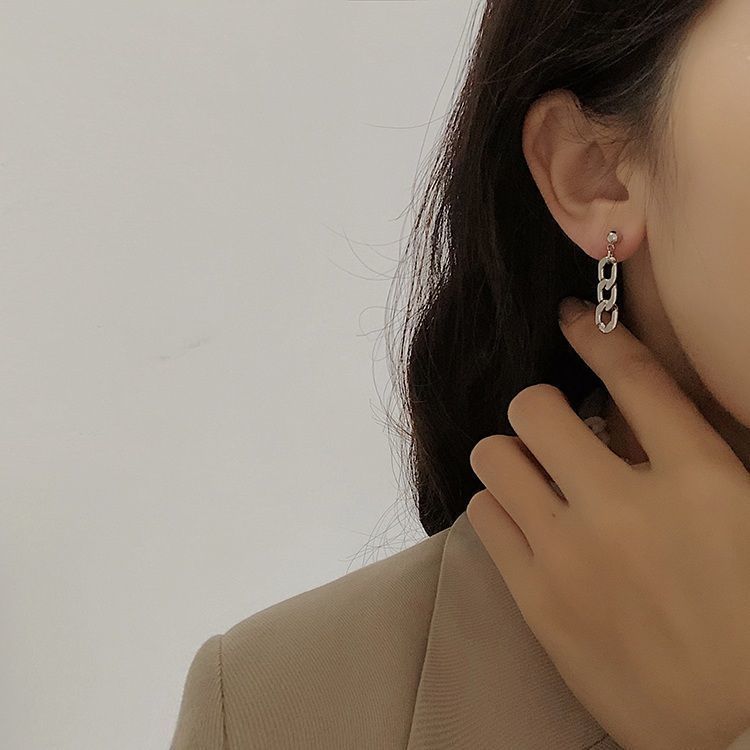 The 2025 new butterfly stud earrings, a fairy forest-themed earring, are a retro Hong Kong style, high-end and niche elegant earrings Specification drawing