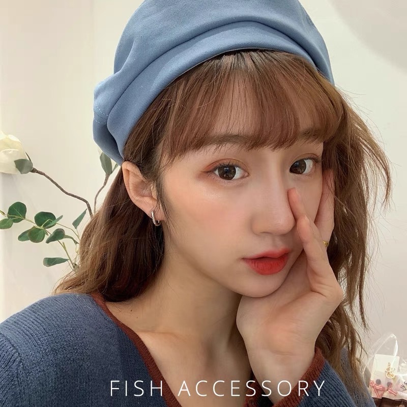 The minimalist metal ear buckles and stud earrings from Dongdaemun, South Korea, are small and exquisite geometric U-shaped, popular women's earrings Application Scenario