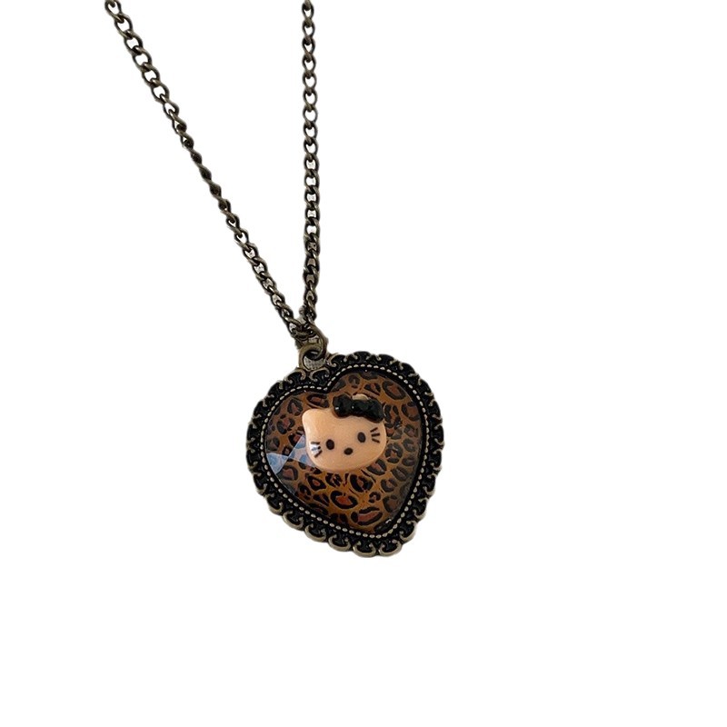 Retro aged leopard print heart-shaped cat necklace ring, sweet and cool style for girls, spicy girl personality, versatile necklace sweater chain Item Picture
