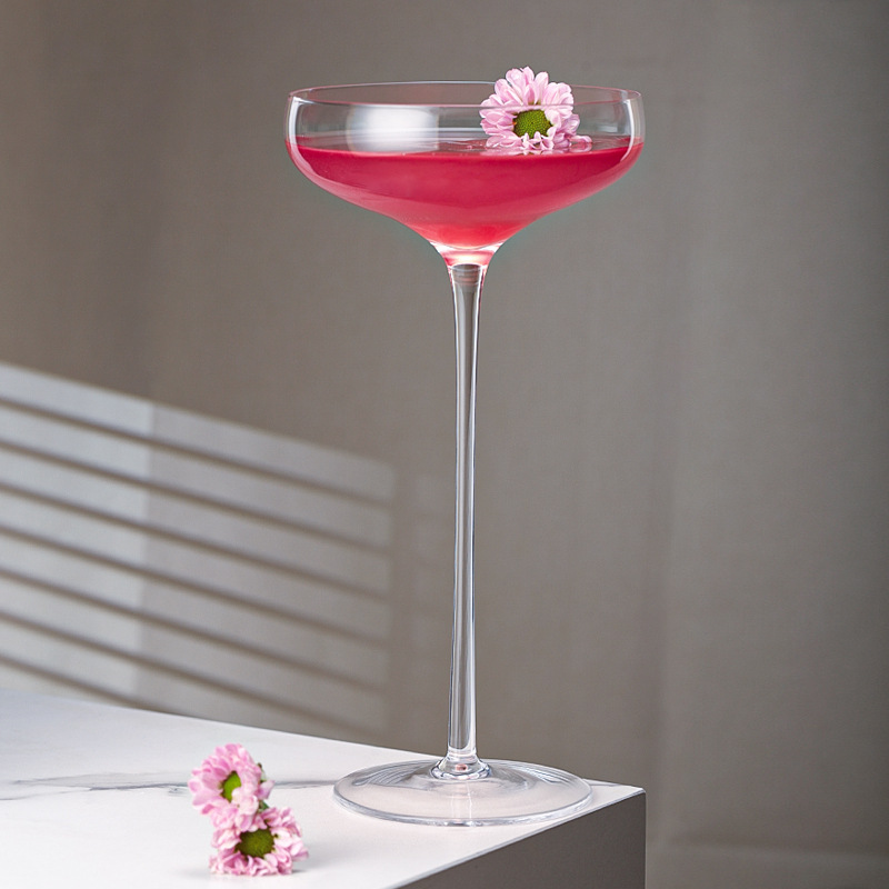 Japanese high-footed cocktail cups, high-end glass martini cups, personalized and creative height-adjustable ice cream cups full figure