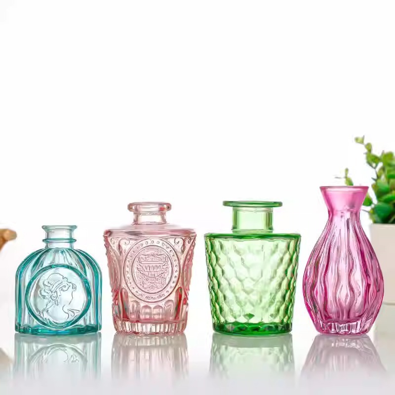 Wholesale Nordic creative relief glass vases, spray-painted gradient hydroponic flower vases, living room decoration set vases Application Scenario