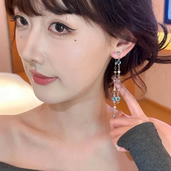Spring and summer dual-wear Glacier blue crystal tassel stud earrings, long forest-themed, light luxury and versatile design earrings Specification drawing