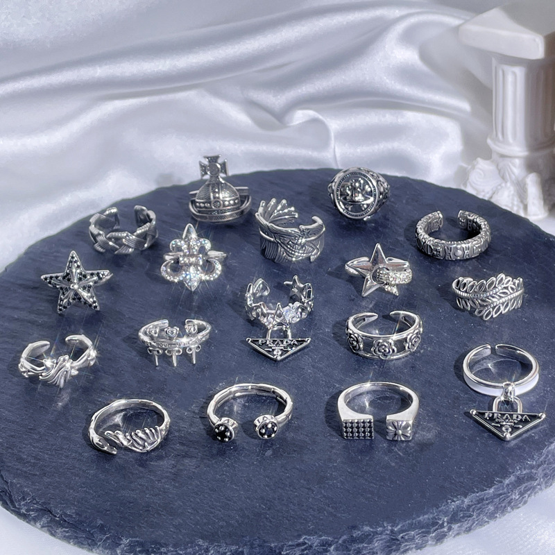 A retro punk style star and Saturn simple open ring for women, with a unique and high-end feel, is a versatile index finger ring Application Scenario