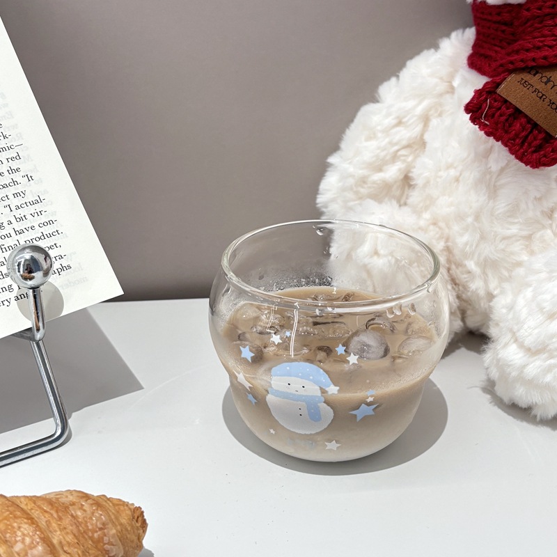 Cross-border homemade Ins-style Christmas snowman glass cup, glass cold brew coffee cup, glass juice drinking cup Application Scenario