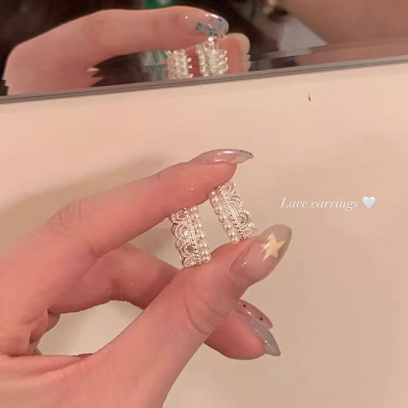 French-style zirconium lace pearl ear loops, women's ear rings, light luxury, high-end, elegant and grand earrings, stud earrings Application Scenario