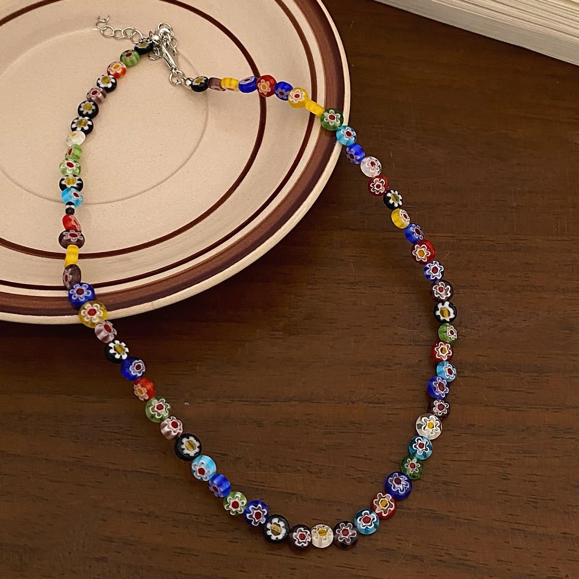 Colorful glass beaded necklace 2023 New Design for women, a niche hip-hop and hot girl collarbone chain accessory Application Scenario
