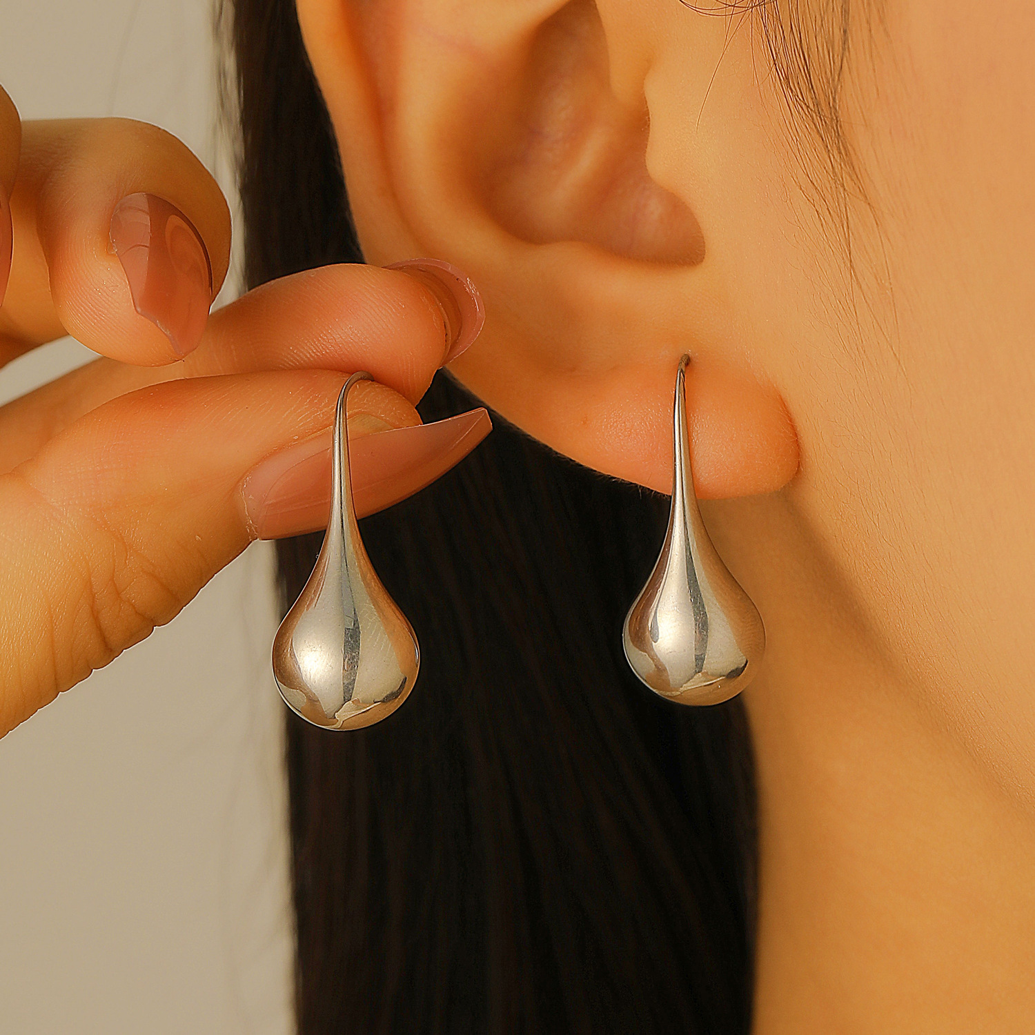 316 stainless steel teardrop ear hooks, simple Japanese and Korean style ear hooks that don't need to be removed while sleeping, elegant and fresh earrings details Picture