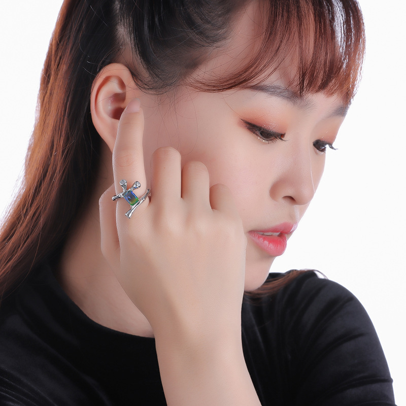 Original niche design bamboo-joint opening ring zircon ins, cold style, high-end, fashionable and individual women's index finger ring Application Scenario
