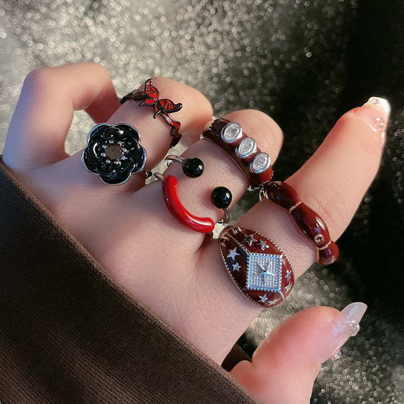 Dark fashion red drip glaze irregular flower smiling girl on Instagram cold style hot girl sweet cool open ring ring details Picture