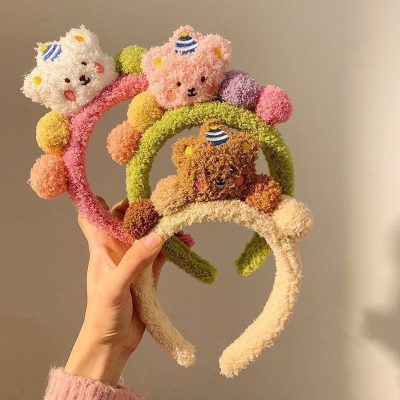 The plush bear hairband for washing the face, the high top of the head is cute and shows off the face. The small headband for women, 2024 new style hairpin, high-end headwear Application Scenario