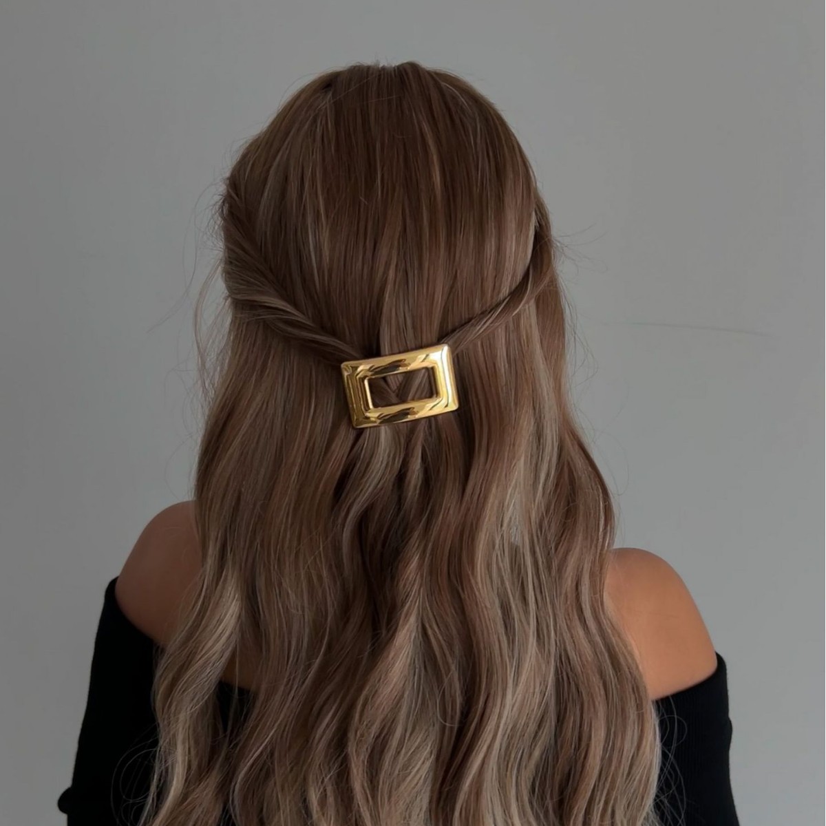 European and American cross-border hair accessories, simple yet luxurious heart-shaped braided hair clips, alloy electroplated high-end hair clips wholesale details Picture