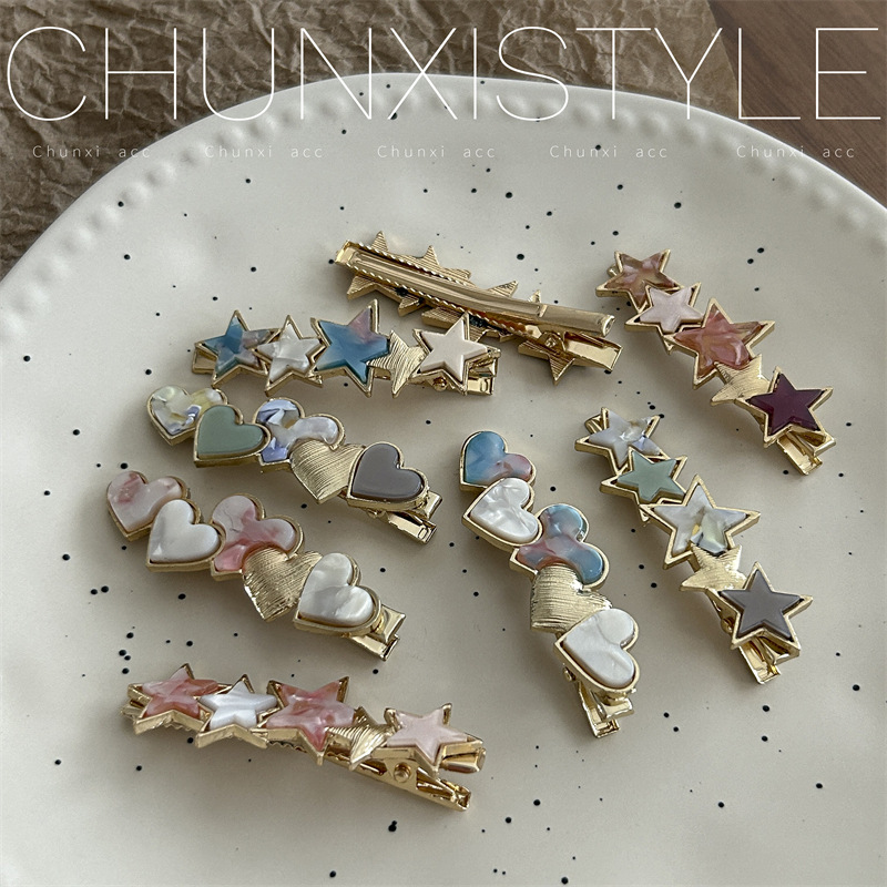 Acetic acid hair clips, Japanese and Korean star heart-shaped edge hair accessories, popular simple bangs clips, side clips, back of the head hair clips for young girls Application Scenario