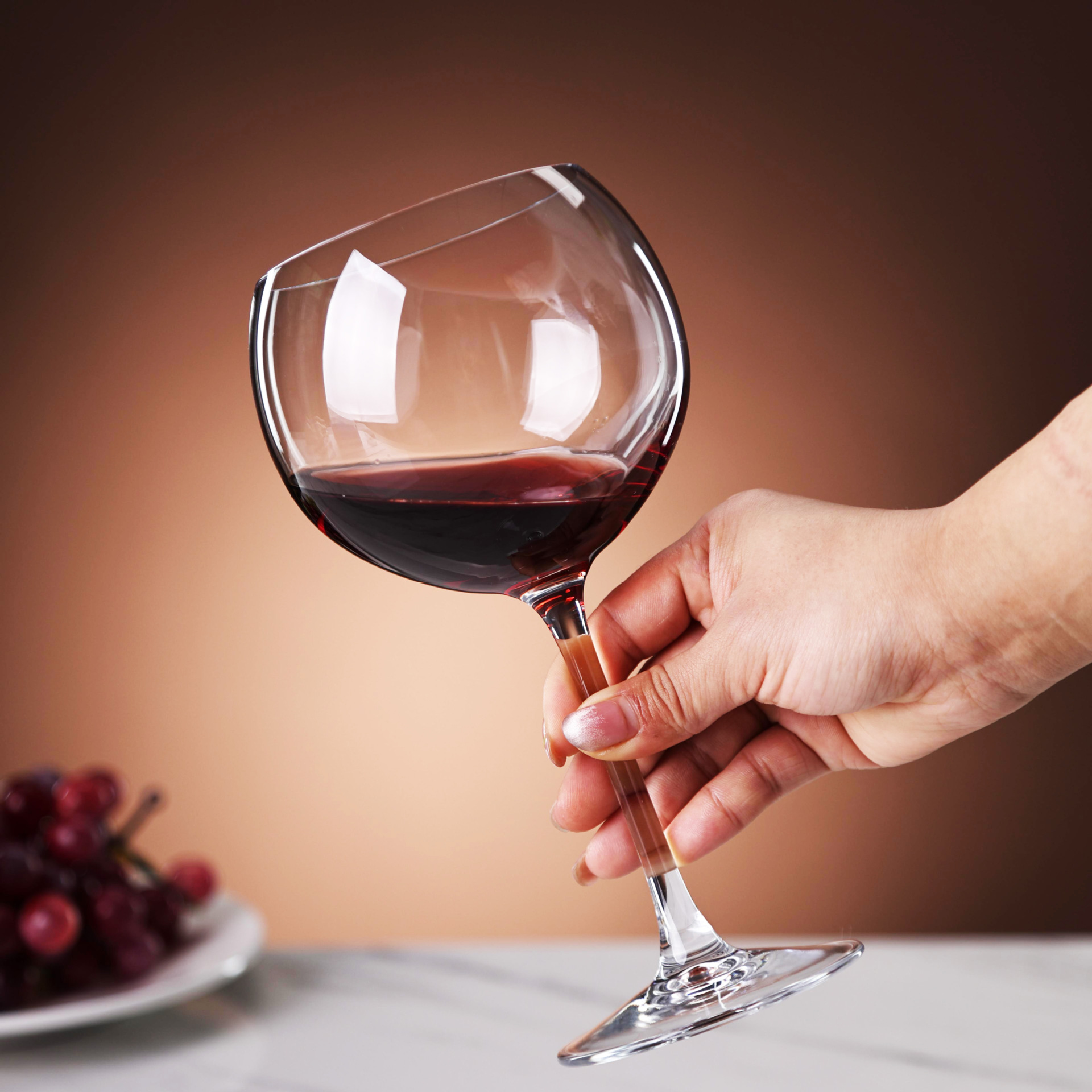 Balloon cups, hemispherical high cups, simple and transparent red wine glasses, hotel wine glasses and glass cups are available for wholesale with LOGO printing details Picture