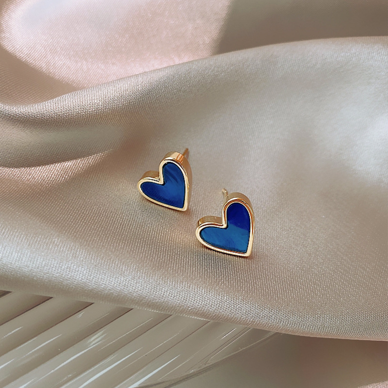 Blue heart-shaped earrings, Korean female, elegant Internet celebrity 925 silver needle stud earrings, small and exquisite, sweet and girlish earrings Application Scenario