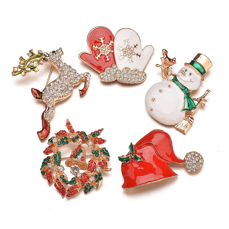 New Christmas decorations and clothing from Europe and America, Santa Claus, snowman brooches, women's corsages, New Year gifts full figure