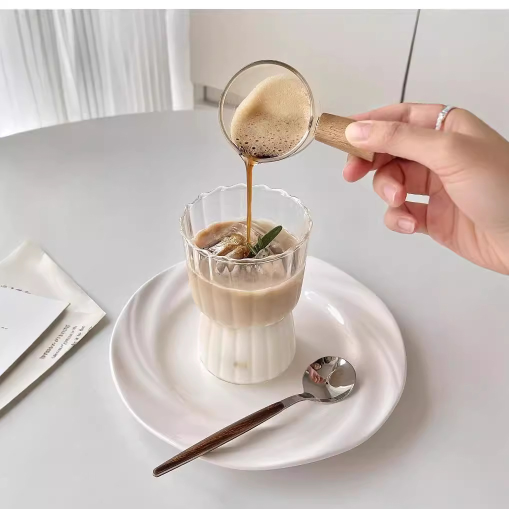 High borosilicate glass cups, iced American coffee cups, vertical striped waist single-layer cups, household milk cups, juice drink cups full figure
