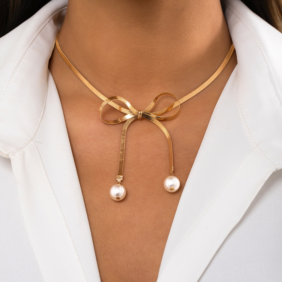 European and American niche, cold metal snake bone chain, bow collarbone chain, retro imitation pearl style, letter pendant necklace full figure