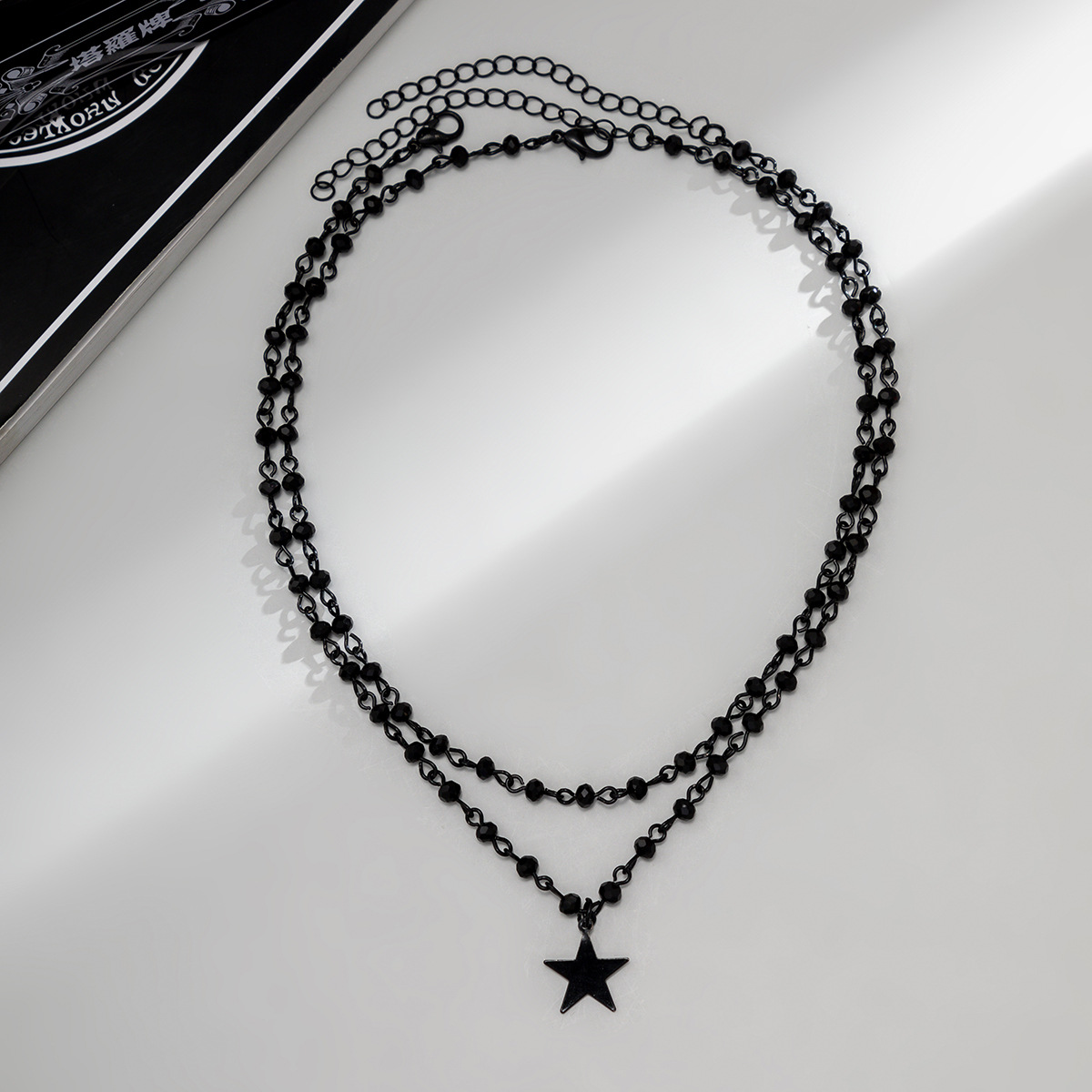 European and American cross-border jewelry, simple design sense, niche star tassel necklace, sweet and cool hip-hop single-layer round piece necklace Application Scenario
