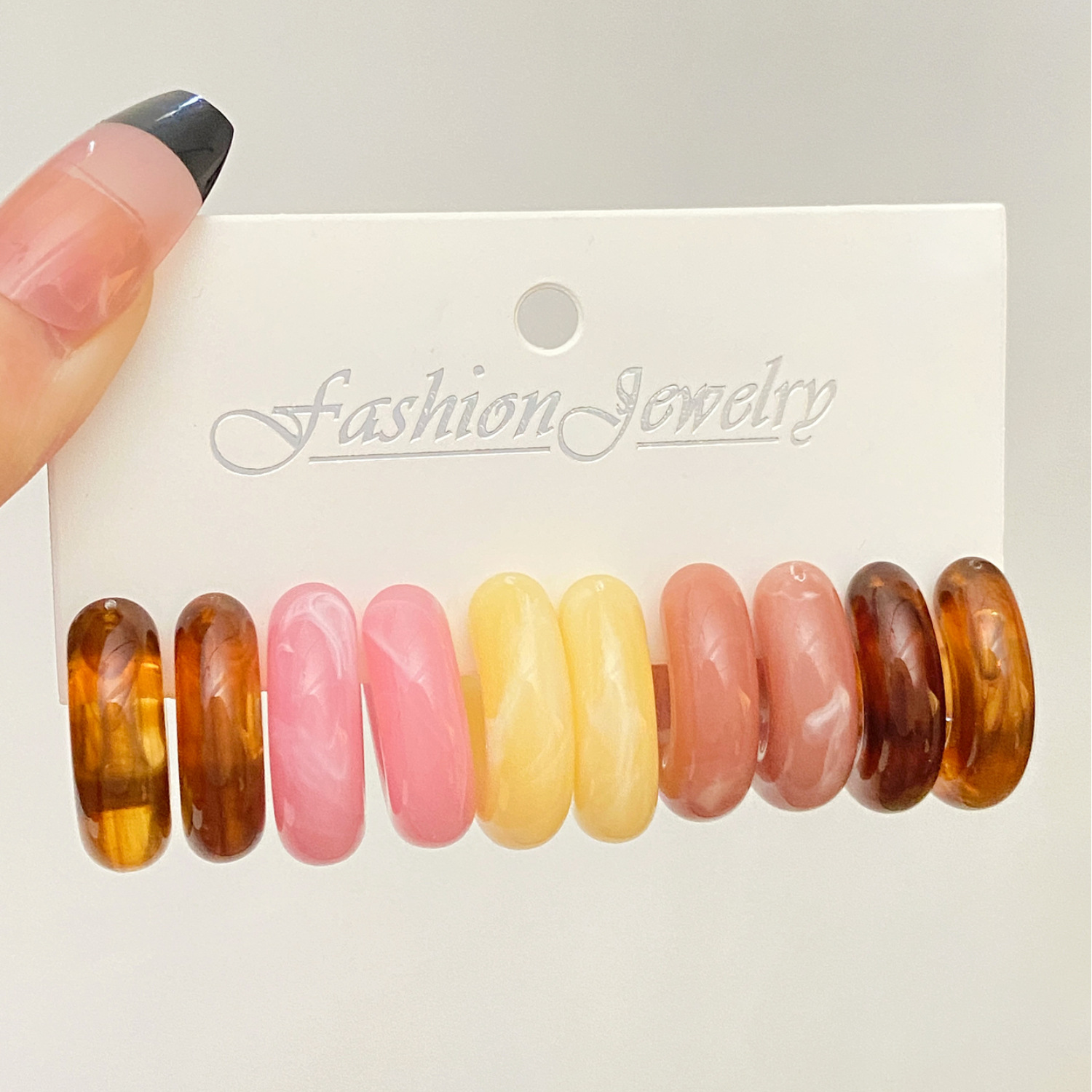 European and American exaggerated leopard print iridescent acrylic earring set, high-end C-ring versatile earrings, Korean-style fashionable earrings Specification drawing