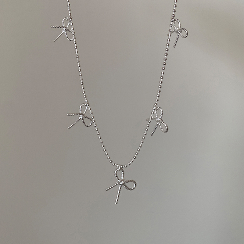 Korean-style light luxury, niche and girlish sweet bow necklace, simple and heavy style collarbone chain, round bead chain Application Scenario