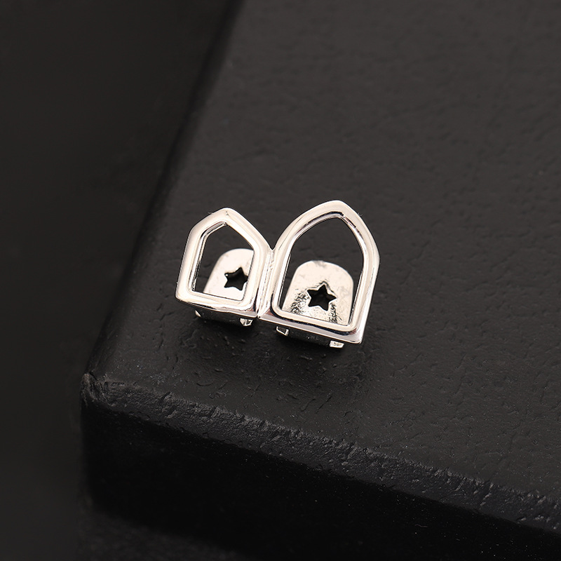 Double geometric hollowed-out double-piece hip-hop braces are versatile and personalized hip-hop braces as accessories for rappers Application Scenario
