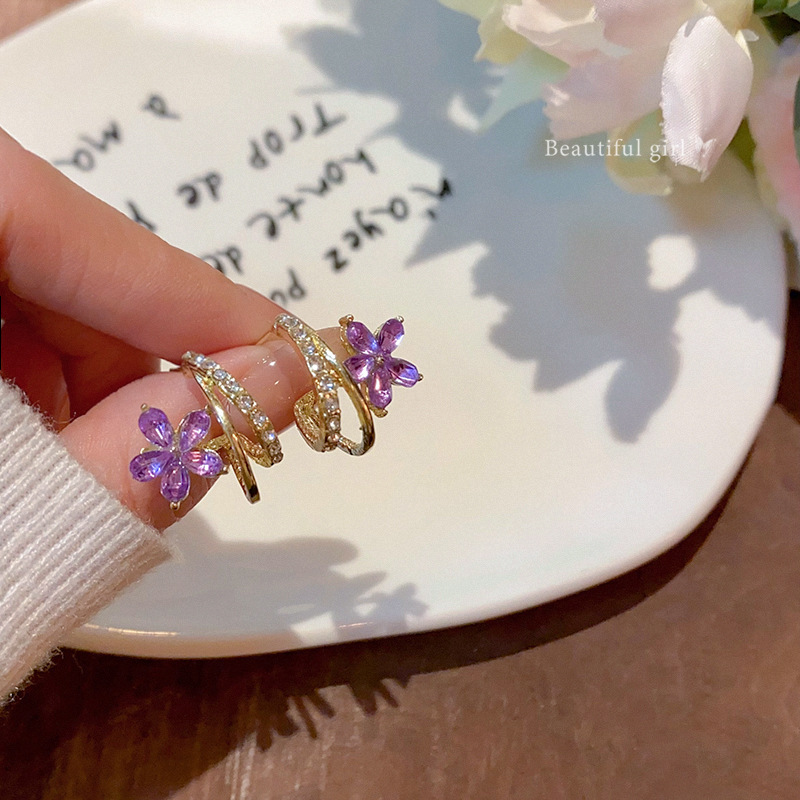The super ethereal purple zircon flower earrings exude a feminine charm and a sense of sophistication. The sweet stud earrings are exquisite and versatile, making them a stylish bestseller full figure