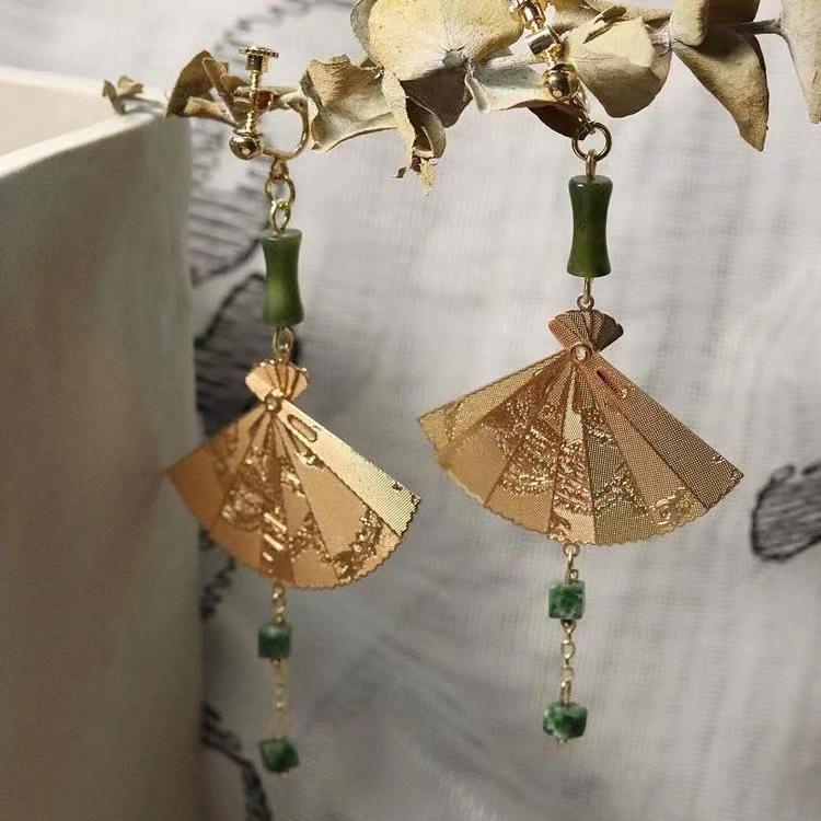 New Chinese-style handcrafted foldable ancient-style fan earrings for women, new Chinese-style long tassel ear clips, ear studs and earrings full figure