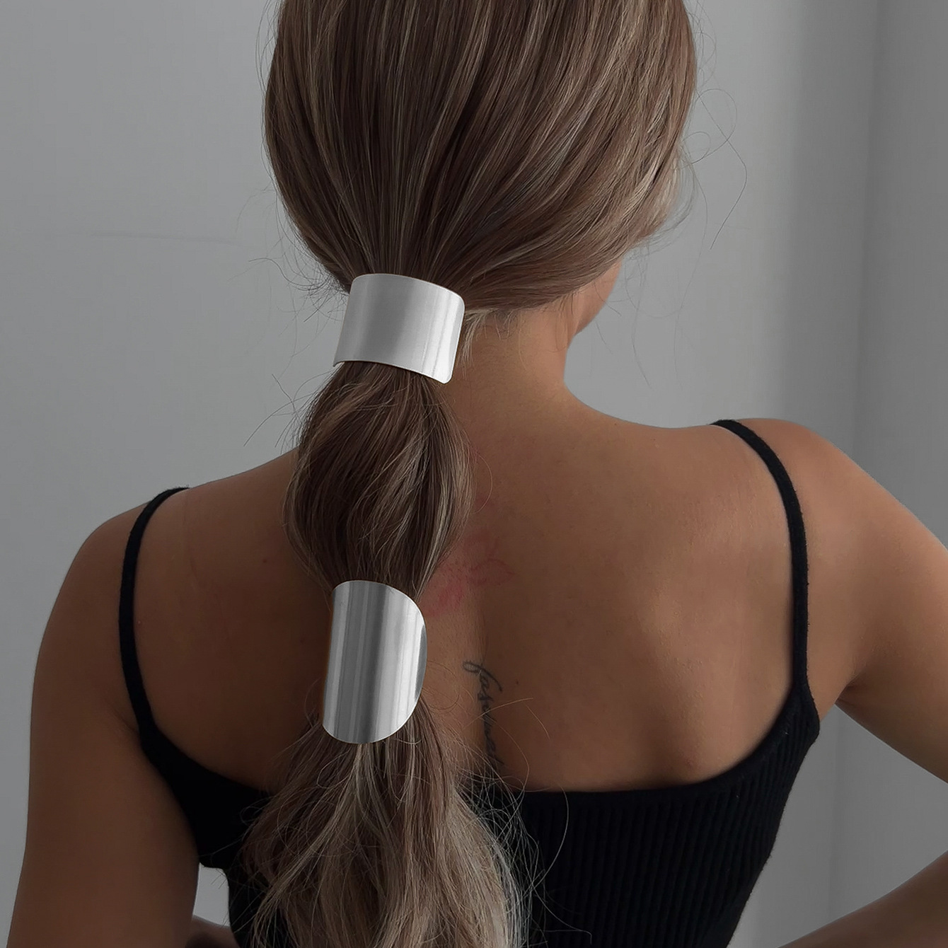 Wholesale of popular hair accessories on AliExpress, including metal hair ties for the back of the head and ponytail, as well as high-end exaggerated geometric cross-border hair ties details Picture
