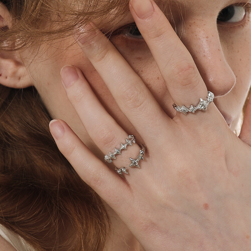 The niche design of the star ring for women exudes a high-end feel. The texture and opening can be adjusted. It is a retro and fashionable layered ring with a new trend full figure