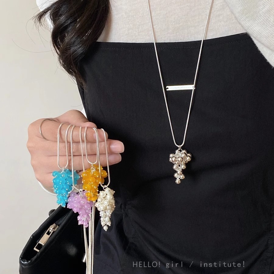 This is a unique and versatile long sweater chain necklace with a pull-out grape string tassel design, similar to that of a South Korean blogger full figure