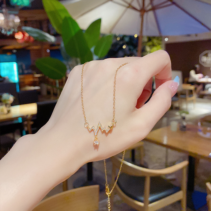 A new Korean-style electrocardiogram micro-inlay pendant necklace that won't fade in summer, an ins fashionable titanium steel collarbone chain details Picture