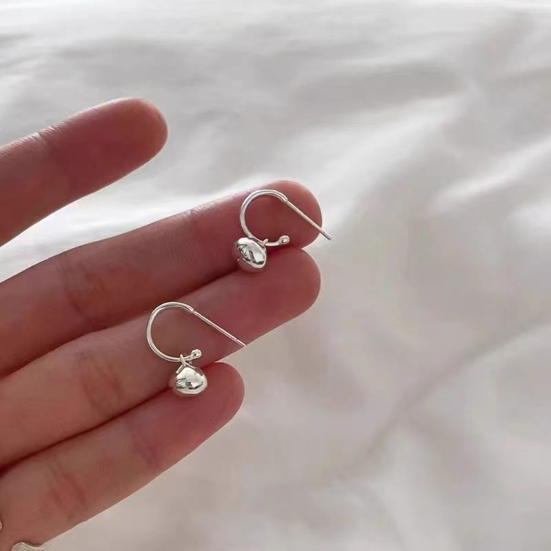 Little Silver Bean ~ins style, simple and high-end, all-silver niche earrings, solid little beans, versatile stud earrings for women Specification drawing