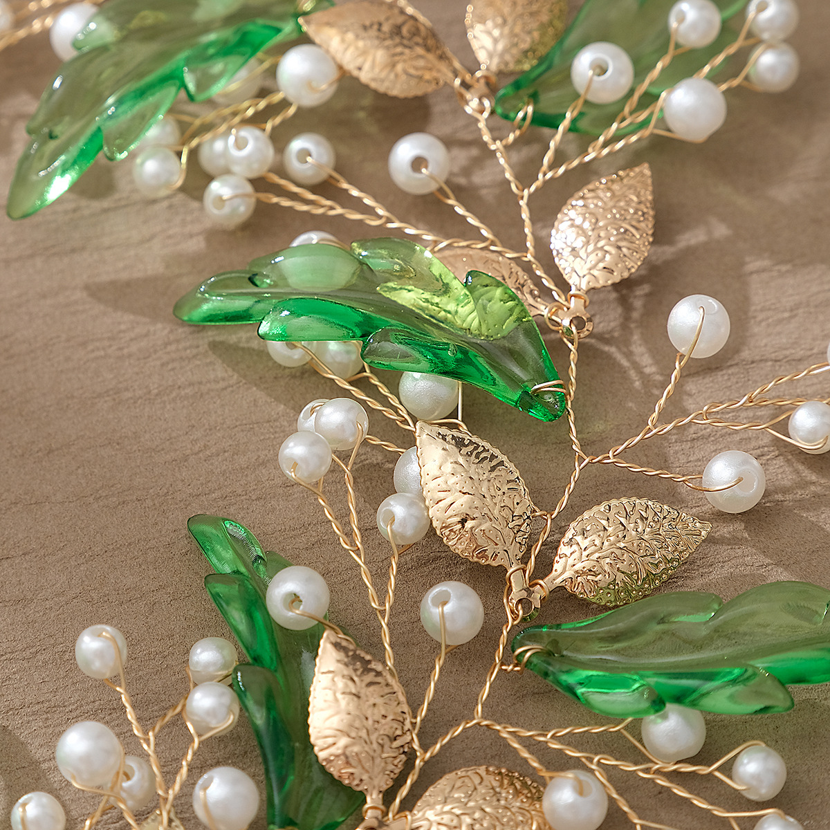 European and American bride's beach-style hair accessories, forest-themed fresh acrylic leaf headband, cheongsam Hanfu brwoven hair, pearl hair band Application Scenario