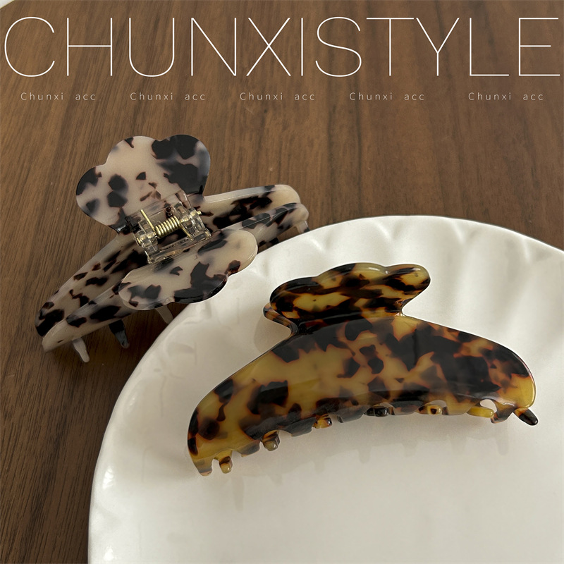 Korean-style French acetate Alexandre leopard print large hair clipper ponytail hair clip, warm and gentle hair clip clip Application Scenario