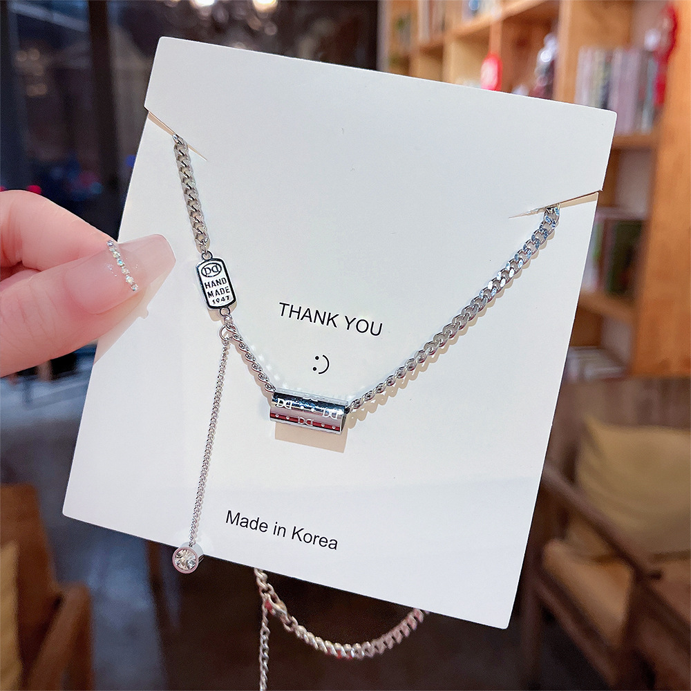This is a fashionable and elegant hip-hop style necklace with geometric letter pendants from Europe and America. It won't fade and is a trendy accessory for women Specification drawing