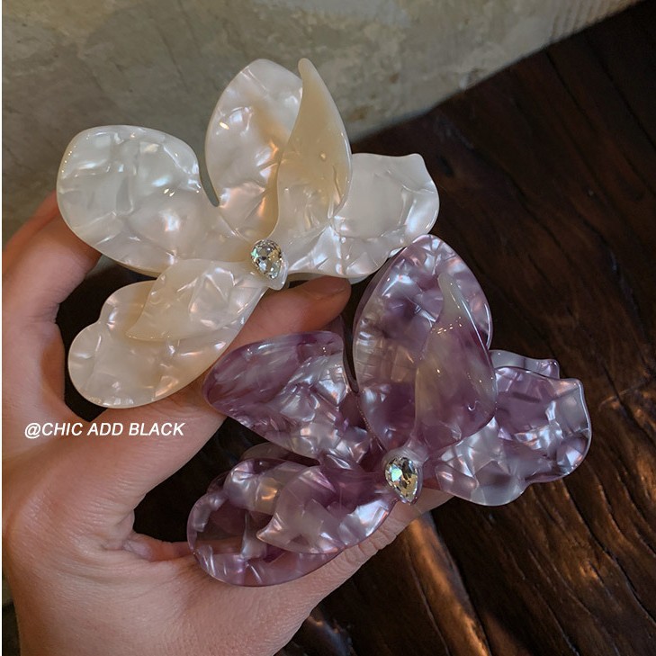 This is a super beautiful three-dimensional bougainvillea clipper with a large hair volume. The new color French light luxury updo shark clipper is exquisite full figure