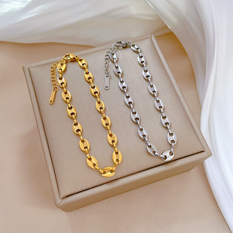 【 All-titanium Steel 】 Minimalist style Dongdaemun, unique pig nose, gold bracelet inside the stove, female Internet celebrity, retro best friend Specification drawing