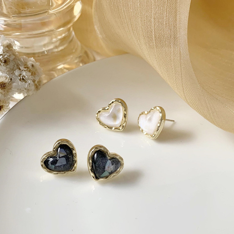 Korean-style flowing sand gold border heart-shaped stud earrings, high-end and versatile, small heart-shaped earrings, sweet and simple earrings for women details Picture