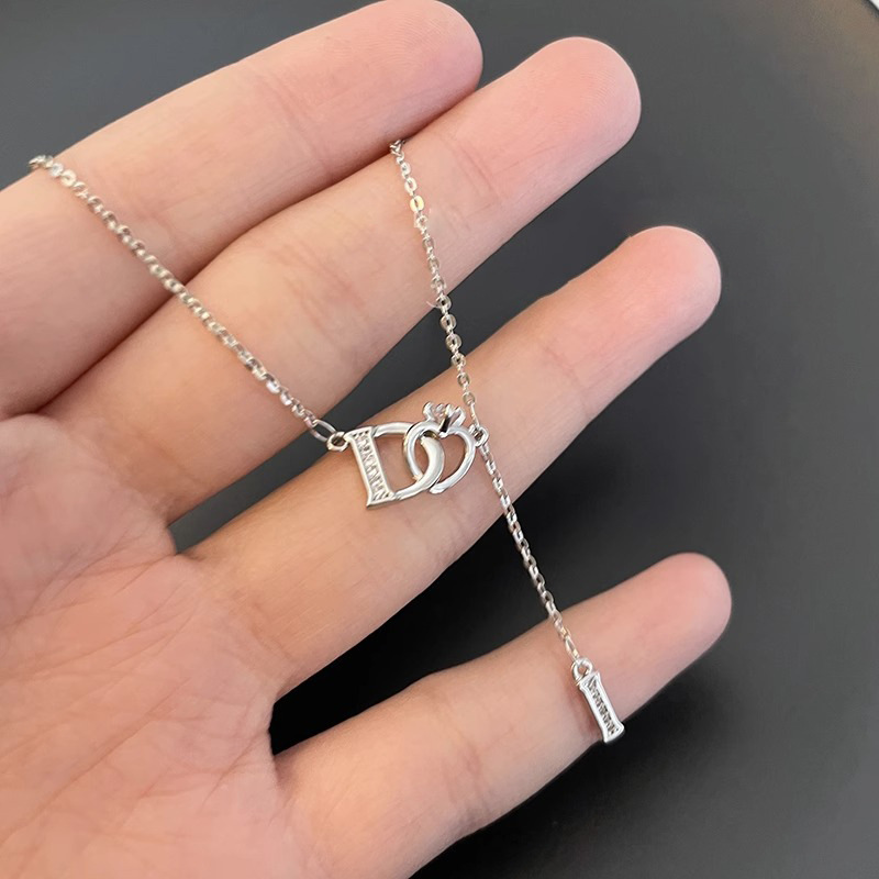 Design sense Letter D necklace for women, 2024 new style, niche and simple, fashionable and versatile collarbone chain wholesale Application Scenario