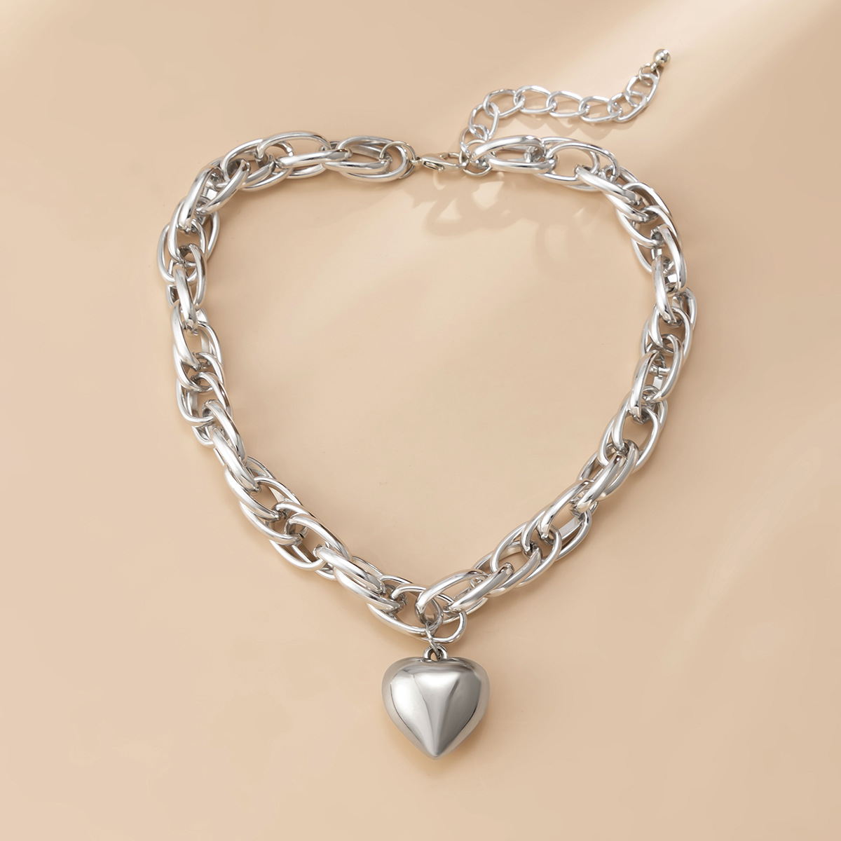 European and American cross-border jewelry, cold style, thick O-shaped chain, hollowed-out simple necklace, hip-hop heart pendant, niche necklace Application Scenario